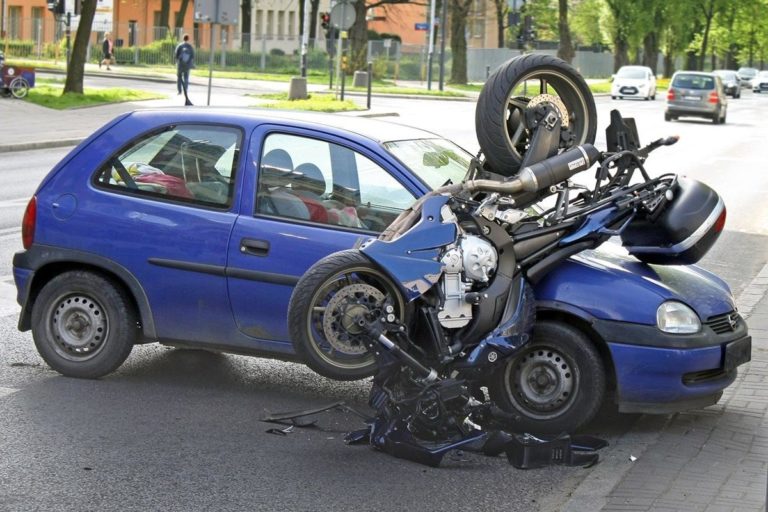 Jak pozbyć się wgnieceń z karoserii?