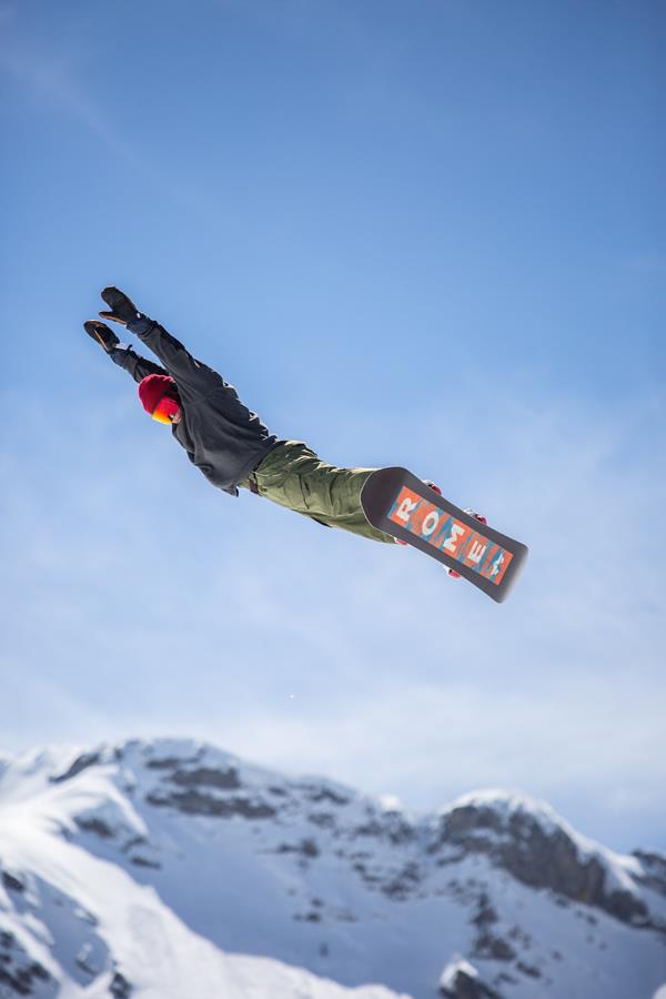 Porządne sklepy ze sprzętem do snowboardu i innych aktywności – podstawowe atuty